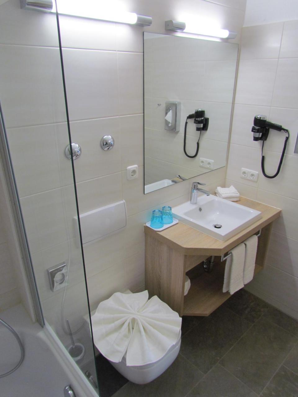 Amenity Hotel