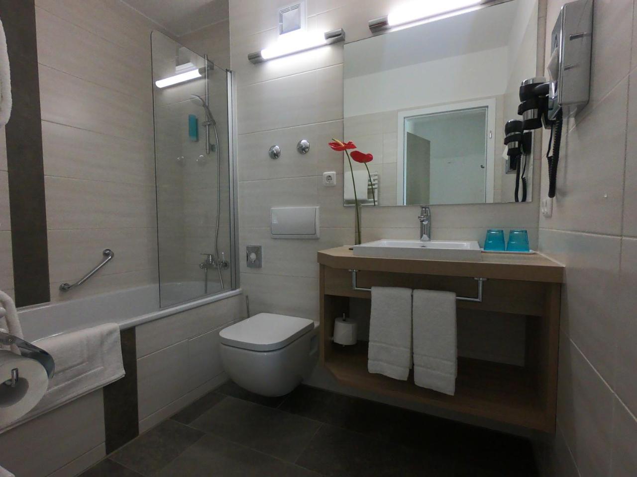 Hotel Amenity 3*
